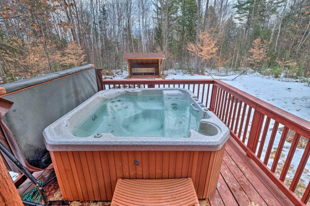 Secluded Johnsburg Retreat With Hot Tub And Fire Pit Villa Eksteriør billede