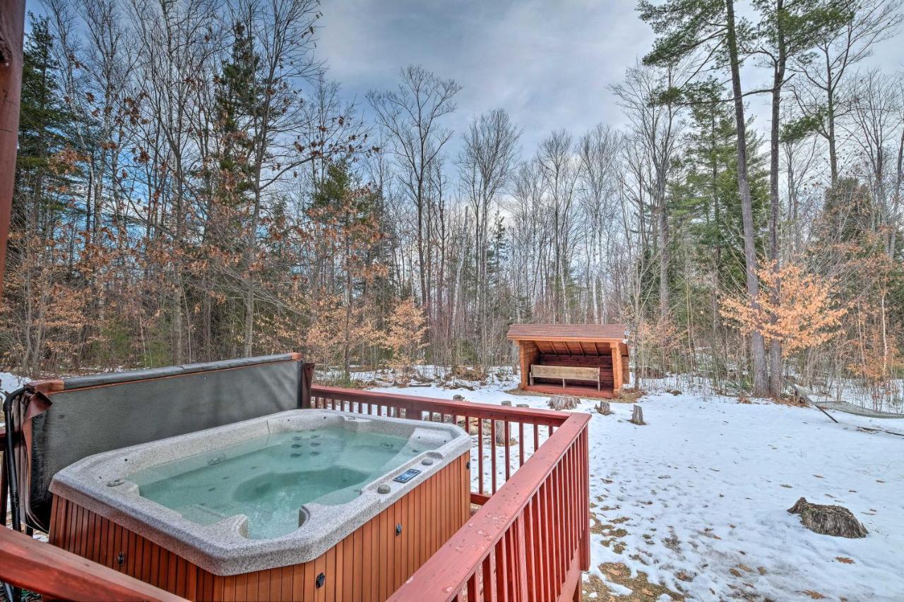 Secluded Johnsburg Retreat With Hot Tub And Fire Pit Villa Eksteriør billede