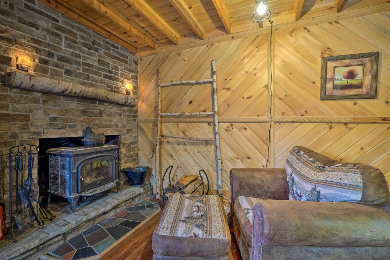 Secluded Johnsburg Retreat With Hot Tub And Fire Pit Villa Eksteriør billede