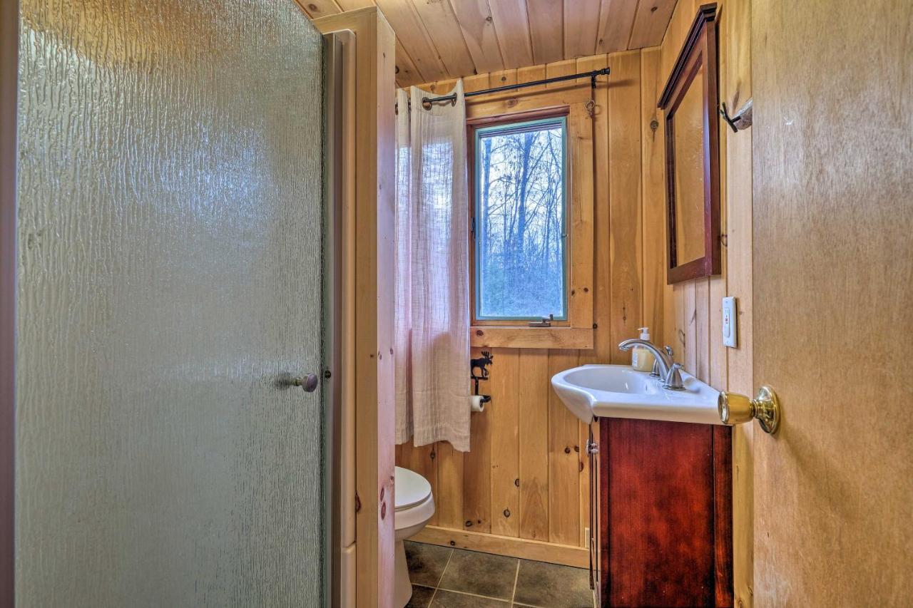 Secluded Johnsburg Retreat With Hot Tub And Fire Pit Villa Eksteriør billede