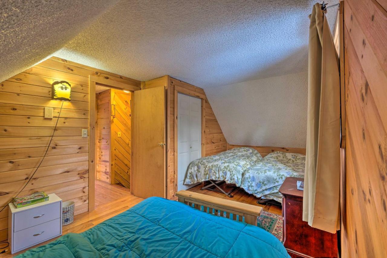Secluded Johnsburg Retreat With Hot Tub And Fire Pit Villa Eksteriør billede